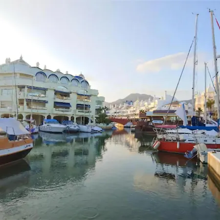Beachfront Puerto Marina Sunrise 아파트 베날마데나코스타